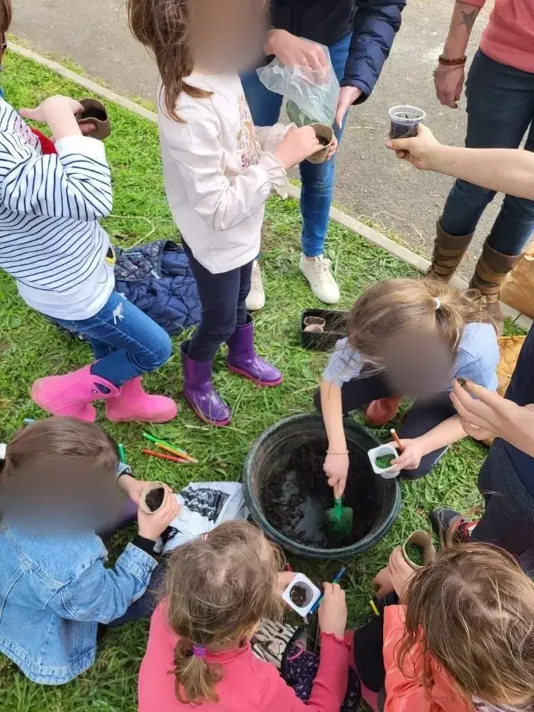 Création d'abris à insectes et potager