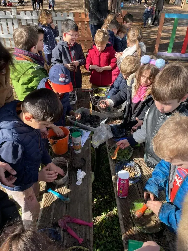 Atelier bombes à graines avec les élèves de l'école